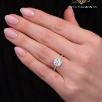 Round Cut Engagement Rings with Elegant 2D Halo Design